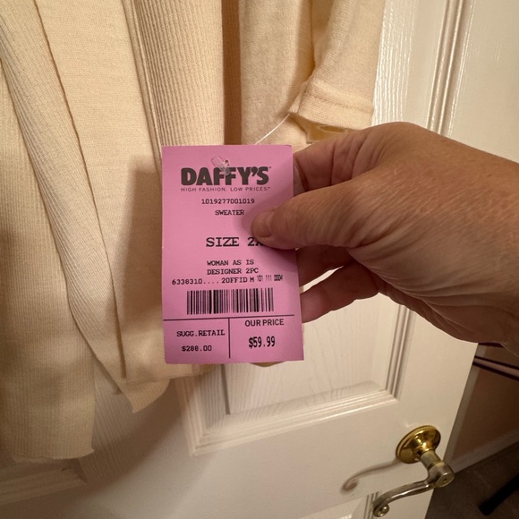 Cream Hooded Cardigan with Tie Front. Set of 2 items. 100% Wool. - Picture 8 of 12